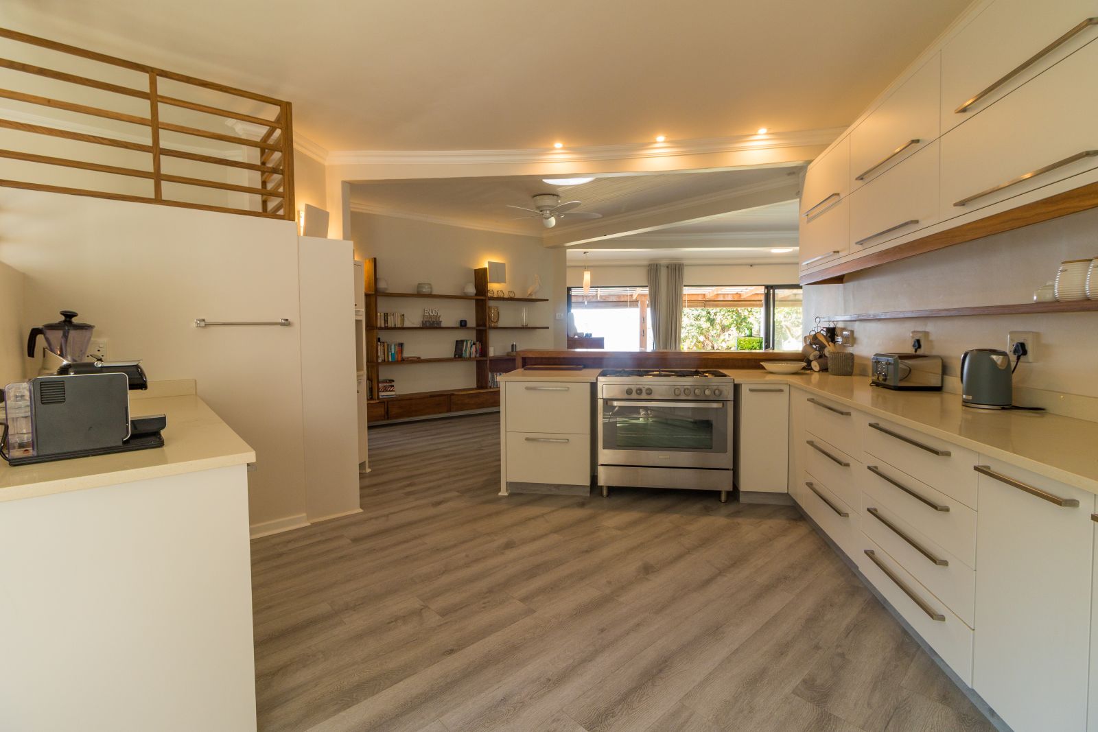 Kitchen with sea view