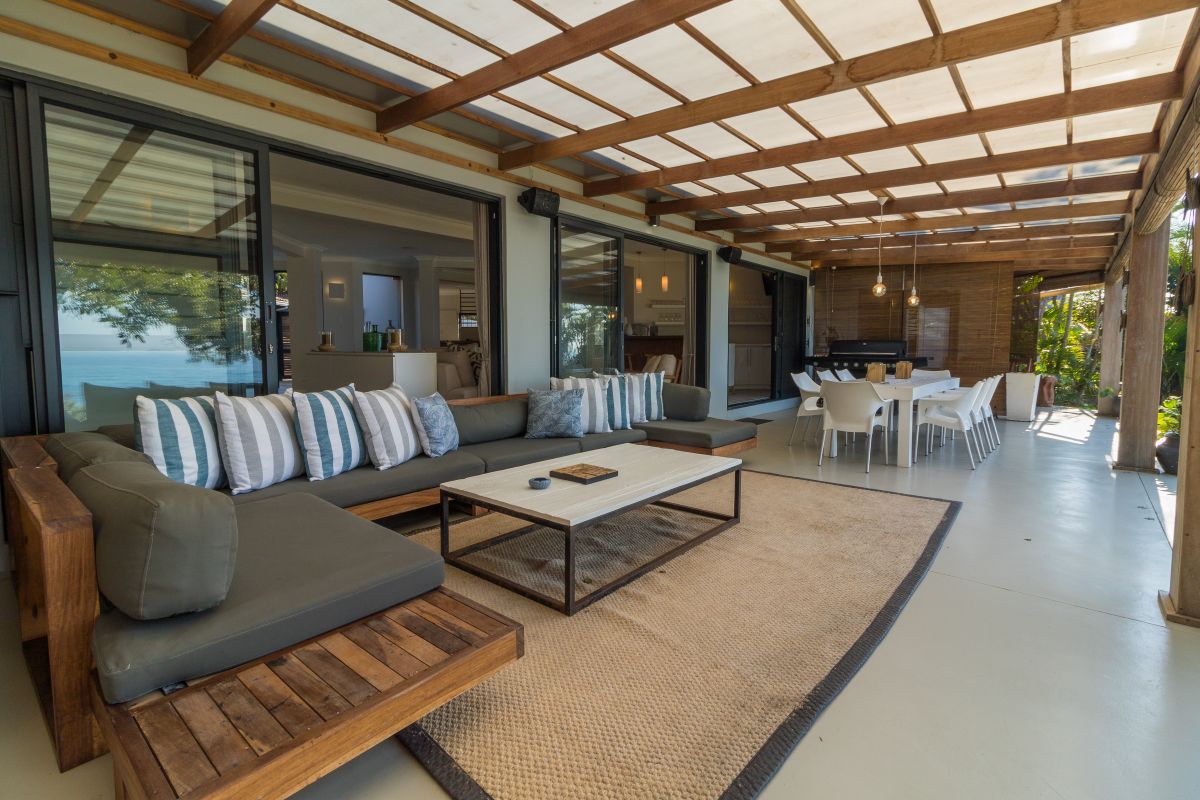 Outdoor lounge